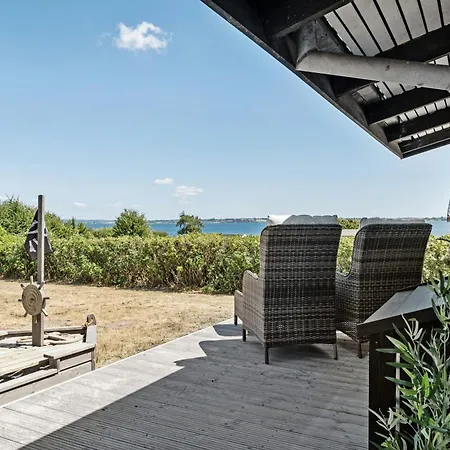 Peaceful Nostalgic With A View Vakantiehuis Ebberup